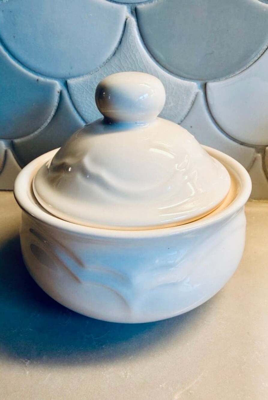 Pfaltzgraff Heirloom Cream White Stoneware Lidded Sugar Bowl